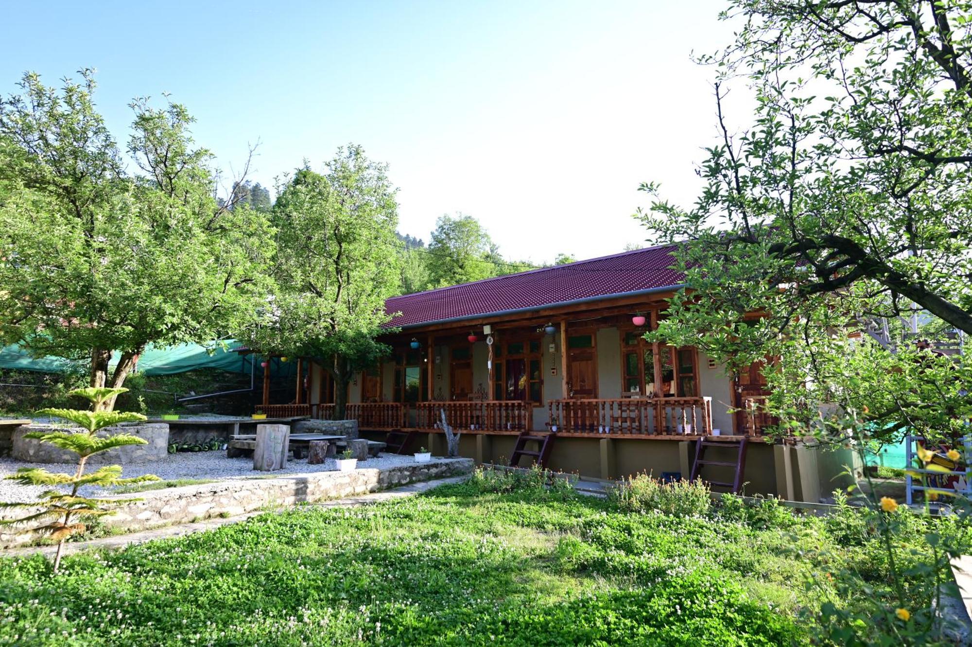 Himalayan Mud Resort Касол Екстериор снимка