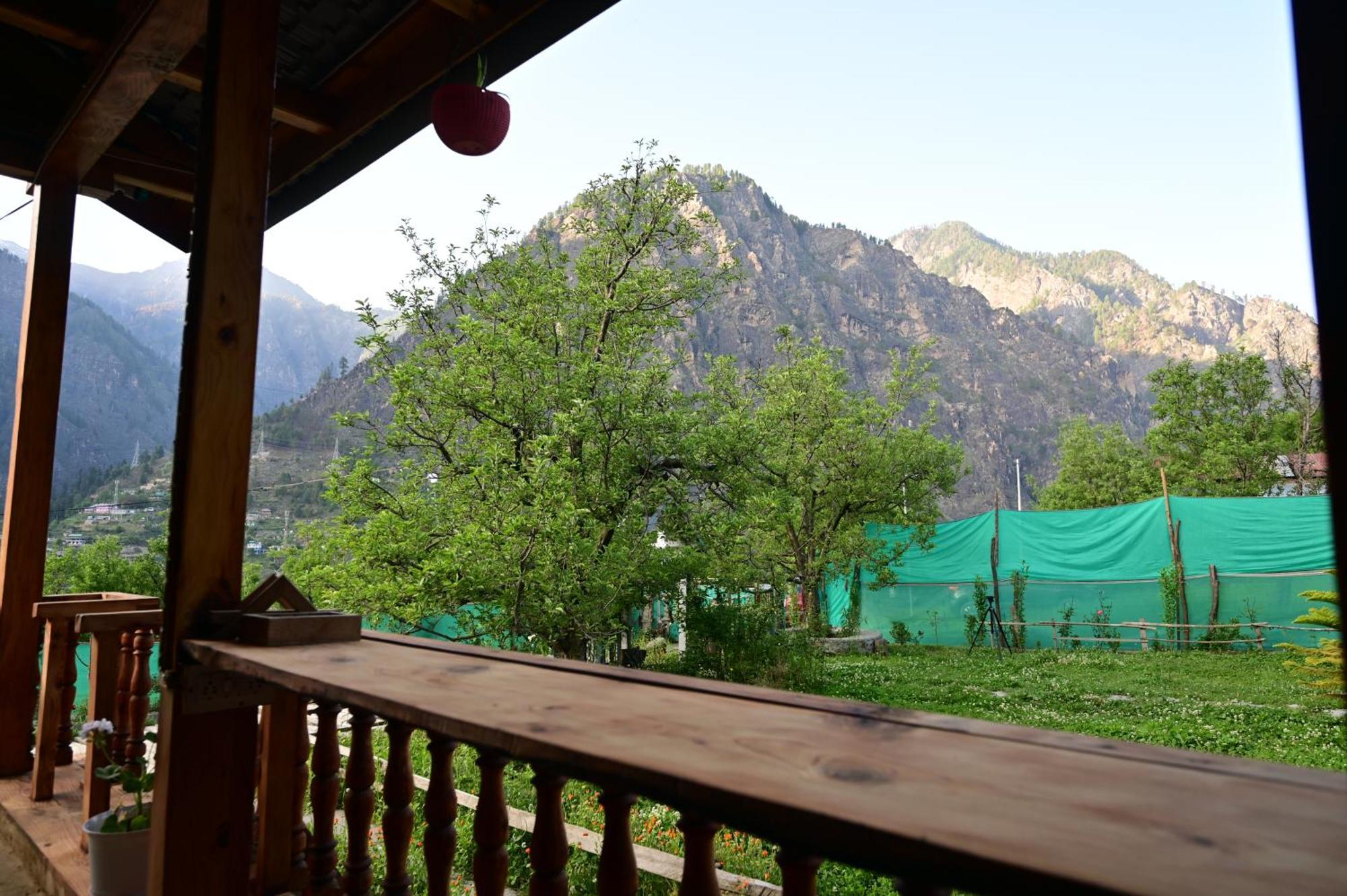 Himalayan Mud Resort Касол Екстериор снимка