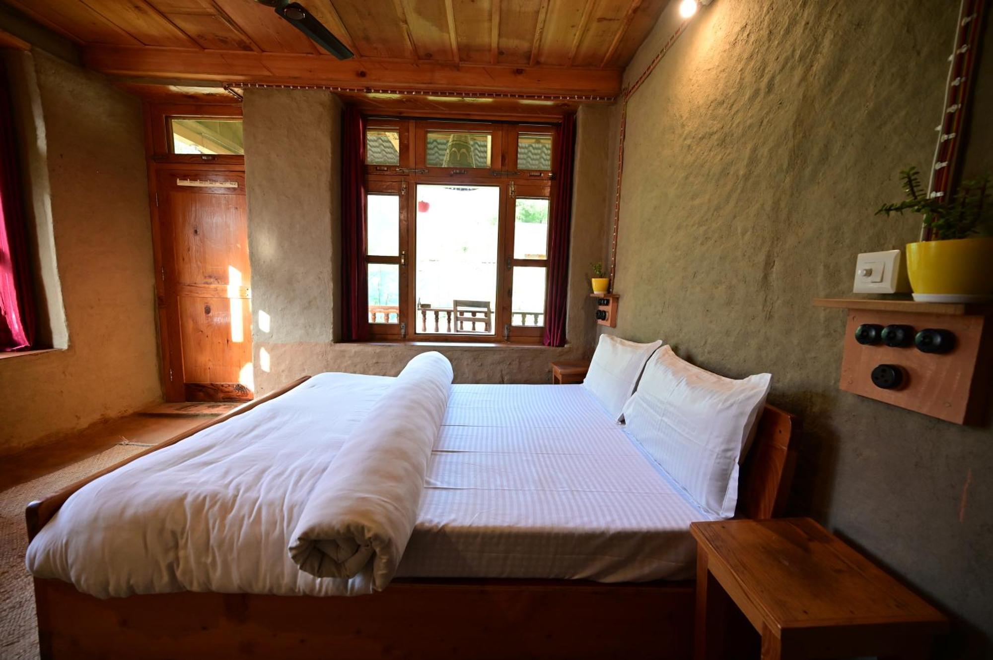 Himalayan Mud Resort Касол Екстериор снимка