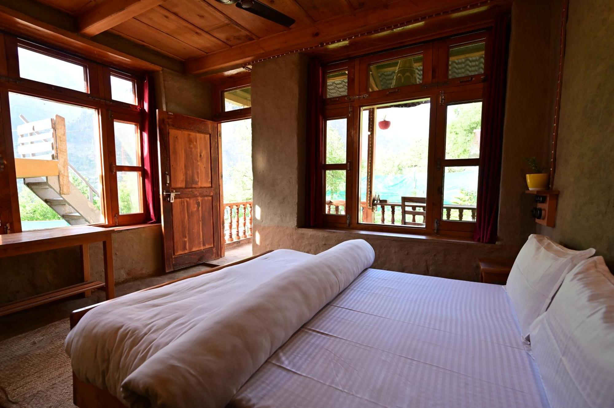 Himalayan Mud Resort Касол Екстериор снимка