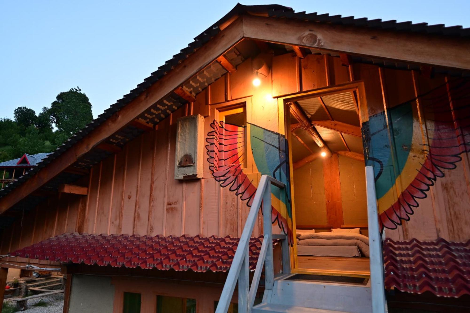 Himalayan Mud Resort Касол Екстериор снимка