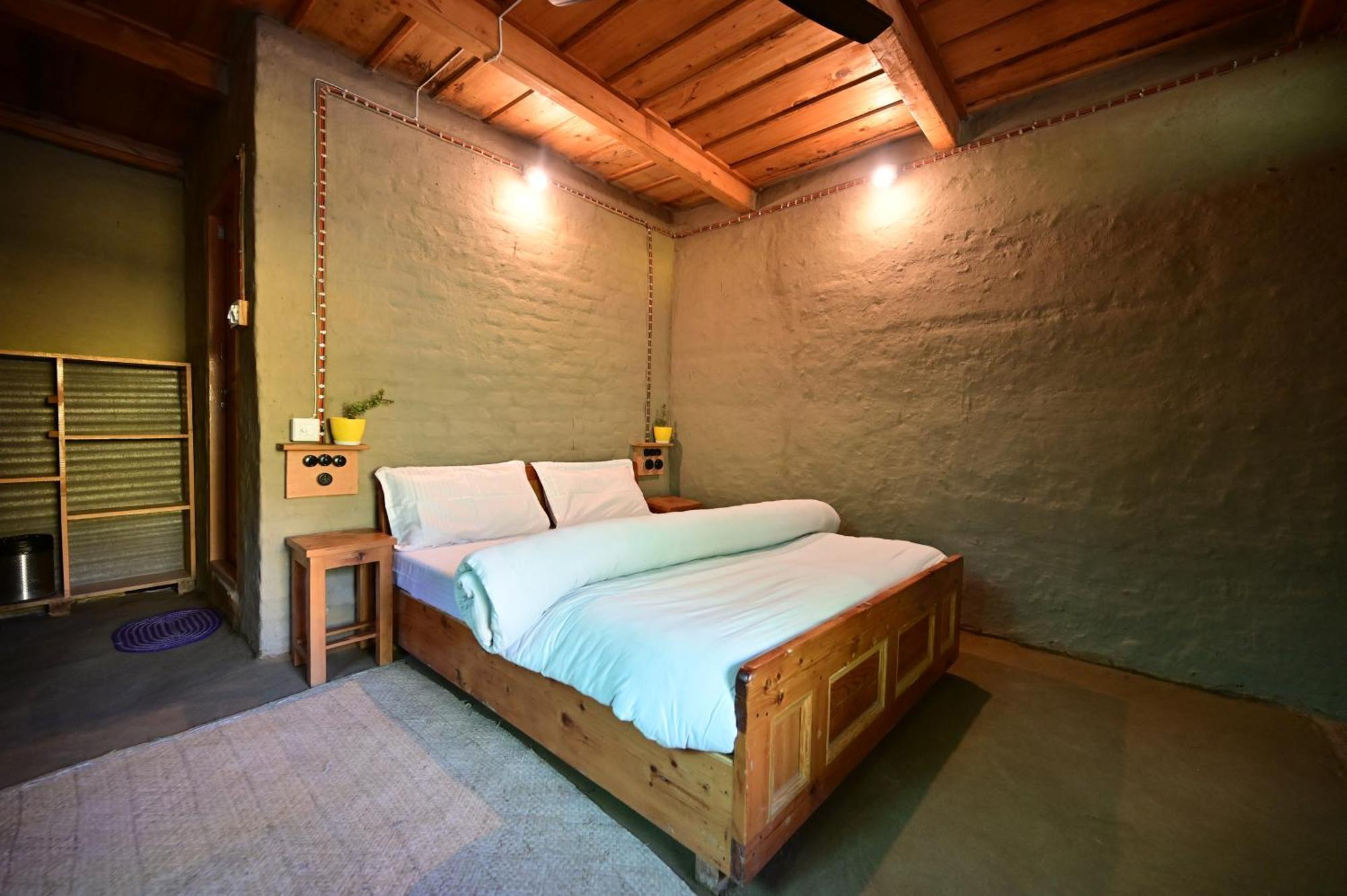 Himalayan Mud Resort Касол Екстериор снимка