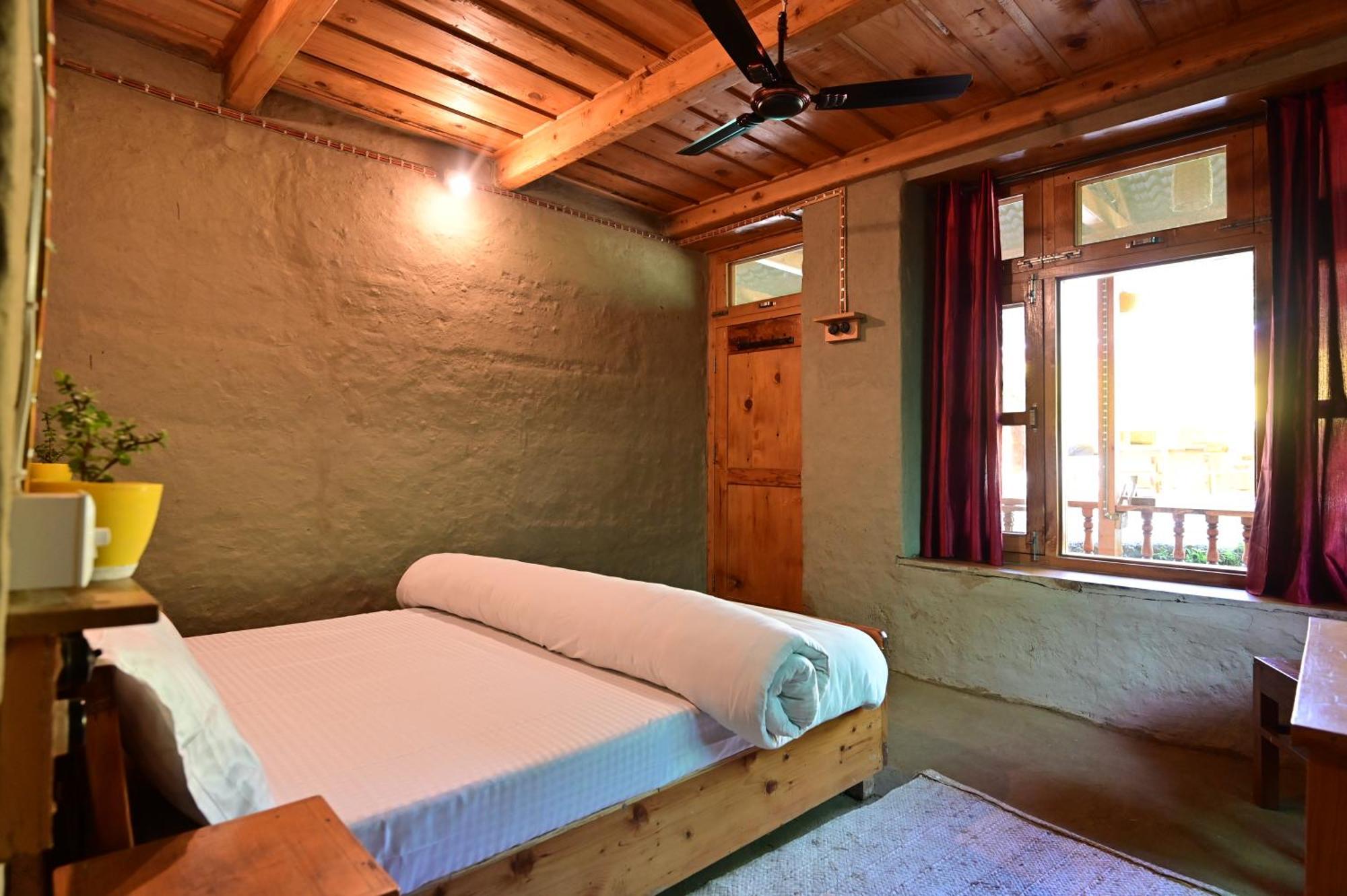 Himalayan Mud Resort Касол Екстериор снимка