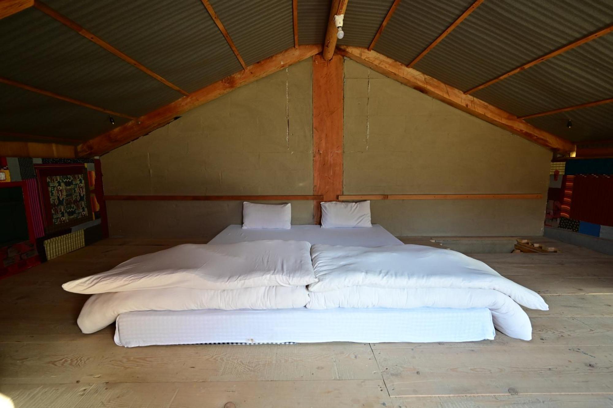Himalayan Mud Resort Касол Стая снимка